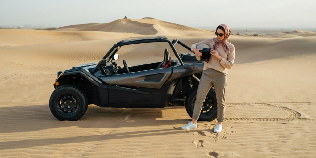 What women should wear for a dune buggy ride in Dubai